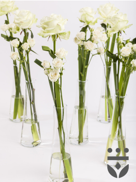 6 Wei&szlig;e Centerpieces, inklusive Vasen - Gold | Hoch gebunden