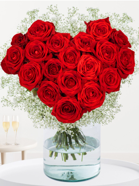 Strauß Rote Rosen in Herzform mit Schleierkraut - Red Naomi