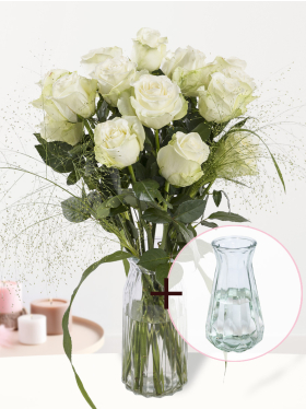 Wei&szlig;er Rosenstrau&szlig; + Panicum + Glasvase