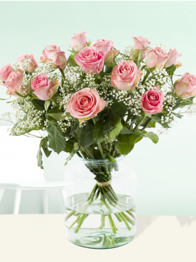 15 Rosa Rosen mit Schleierkraut 