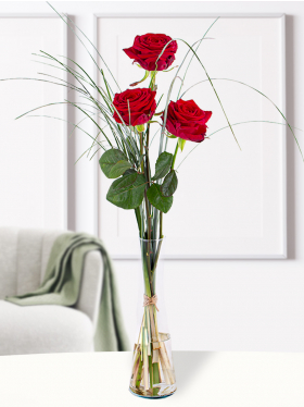 Drei Rote Rosen inklusive Vase