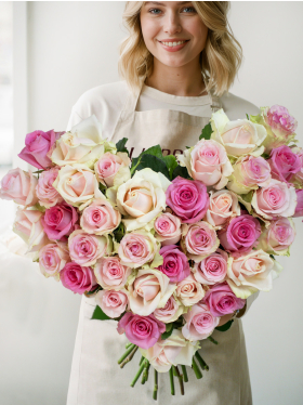 Strauß Rosa Rosenmix in Herzform