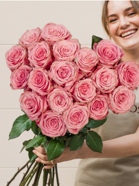 Strauß Rosa Rosen in Herzform - Sophia Loren