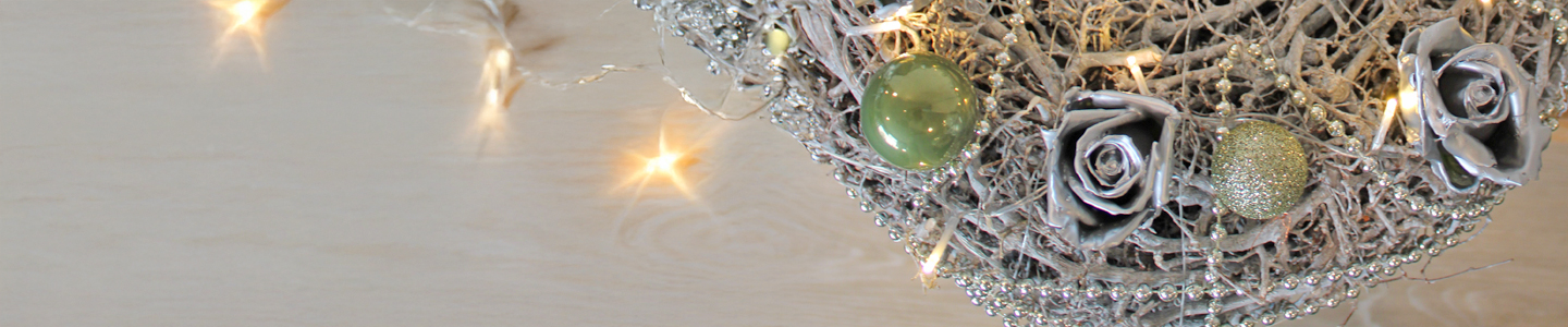 Weihnachtskranz aus Wachsrosen