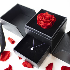 Schmuckschatulle mit Rose